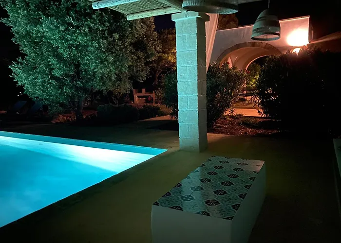 Вилла Traditional Trullo With Private Pool Near Остуни